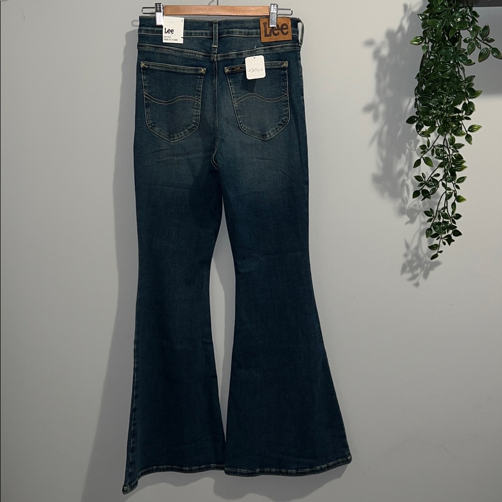 NWTS LEE HIGH-RISE EVER FIT FLARE JEANS (M) - Picture 6 of 14